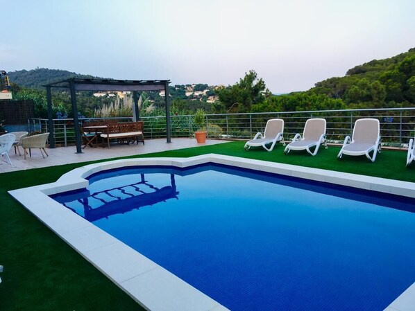 Outdoor pool, a heated pool