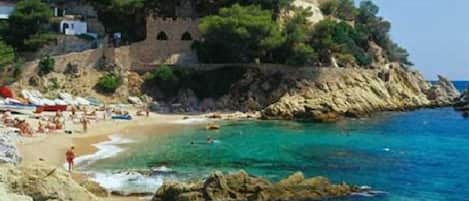 Beach nearby, sun-loungers