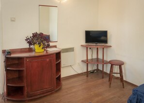 Triple Room | Television - Medic Hotel (Sofia)