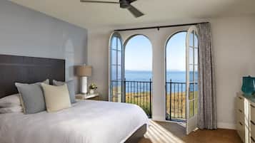 Värdeförvaringsskåp på rummet, unika möbler och skrivbord