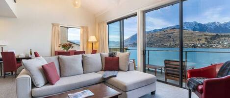 Smart-TV, Kamin, Netflix, DVD-Player