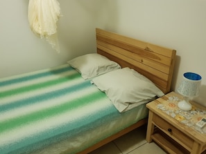 2 bedrooms, free WiFi, bed sheets - Renting a furnished tourist apartment with sea view (ANSES-D ARLET)