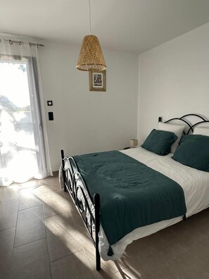 4 bedrooms, iron/ironing board, travel crib, free WiFi