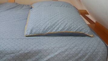 4 bedrooms, desk, soundproofing, iron/ironing board