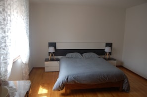 4 slaapkamers, een bureau, geluiddichte muren