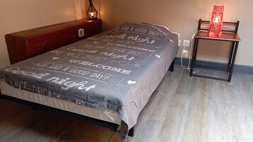 1 Schlafzimmer, Bügeleisen/Bügelbrett, Reisekinderbett, kostenloses WLAN