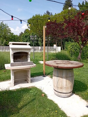 Property grounds - The Mas de la Jardine (Velleron)