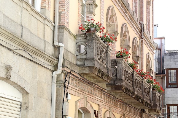 Vista frontal de la propiedad