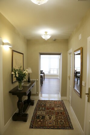 Interior entrance - Vía XIX (Caldas de Reis)