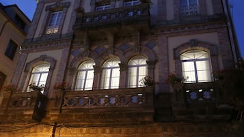 Fassade der Unterkunft â Abend/Nacht