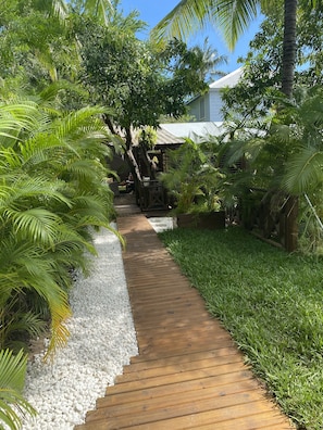 Property grounds - Bungalow and zen terraces nestled in an exotic garden near the lagoon (St Gilles-Les-Bains)