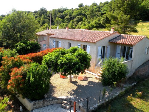 Semi-detached gîtes near the lower gorges of the Verdon Pets welcome