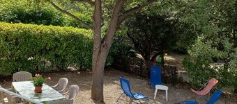Semi-detached gîtes near the lower gorges of the Verdon Pets welcome