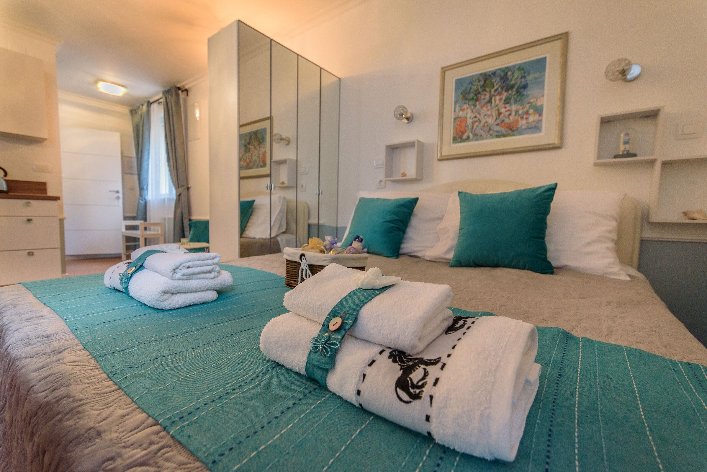 Iron/ironing board, WiFi, bed sheets