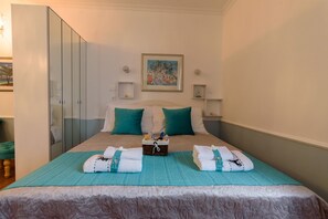 Iron/ironing board, WiFi, bed sheets
