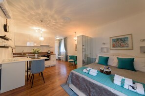 Iron/ironing board, WiFi, bed sheets