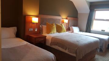 Phòng dành cho gia đình | Bộ đồ giường kháng dị ứng, nệm Select Comfort, két bảo mật tại phòng