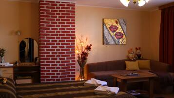 Suite Junior | Brankas, setrika/meja setrika, Wi-Fi gratis, dan seprai linen