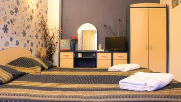 Kamar Twin (2) | Brankas, setrika/meja setrika, Wi-Fi gratis, dan seprai linen