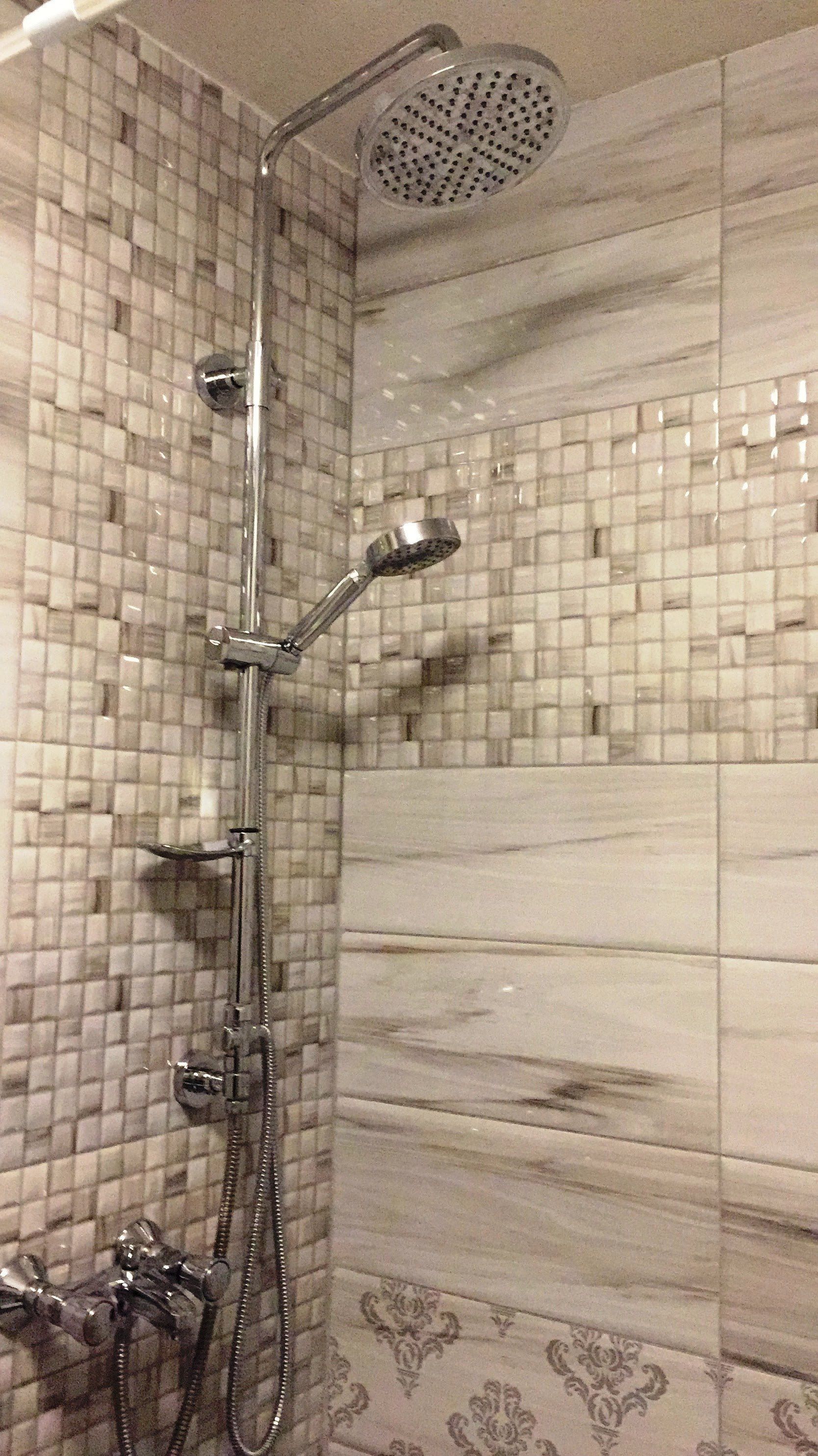 Articles de toilette gratuits, sèche-cheveux, chaussons