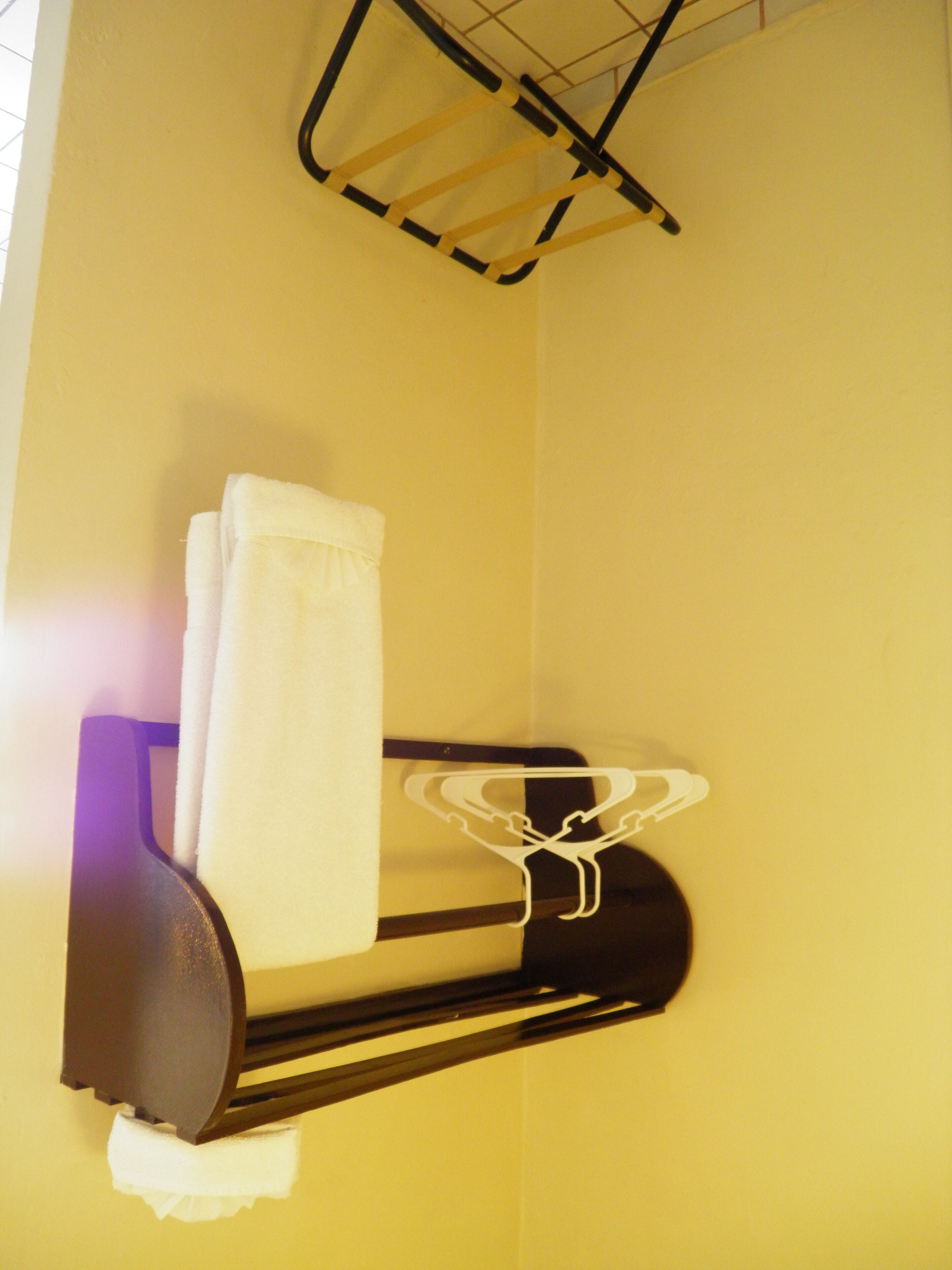 standard room | bathroom amenities | shower, rainfall showerhead, free toiletries, towels