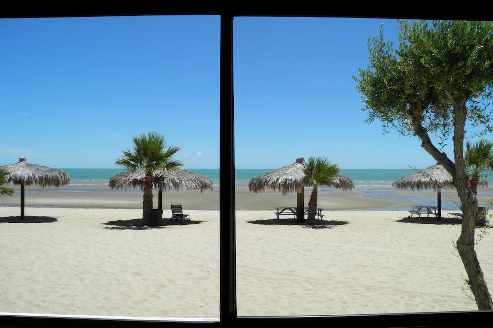 Seaside Hotel & Victor's RV Park