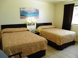 Rom – panorama, 2 dobbeltsenger | Sengetøy av topp kvalitet, senger med overmadrass og strykejern/-brett