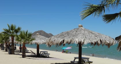 Seaside Hotel & Victor's RV Park
