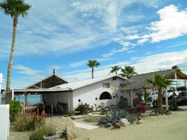 Frühstück, Mittagessen, mexikanische Küche, Blick auf den Strand 