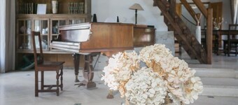 15-person family home in a 10-hectare private estate, 1h from Paris