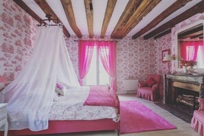 6 Schlafzimmer, Schreibtisch, schallisolierte Zimmer