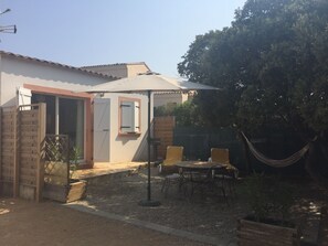 屋外ダイニングエリア
