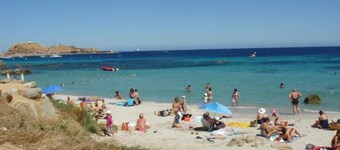 Apartment with garden, beautiful apartment near the city center and the beach.