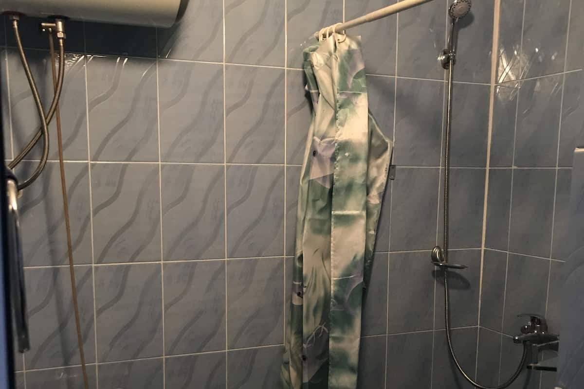 Shower, free toiletries, towels, soap