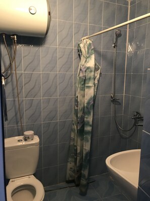 Shower, free toiletries, towels, soap
