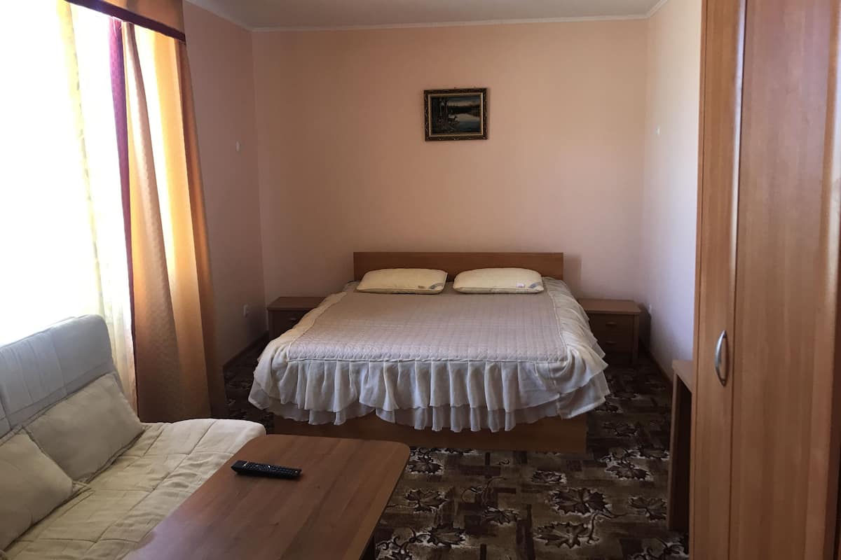 WiFi (free), bed sheets