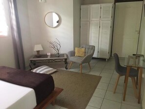 2 habitaciones, tabla de planchar con plancha y wifi gratis 