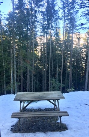 Outdoor dining - Rental studio praloup 1600 at the foot of the forest 4 people ground garden (pra loup)