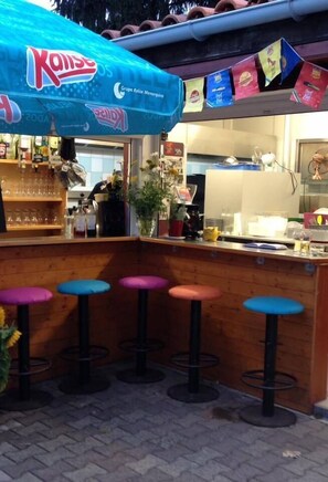 Snack bar