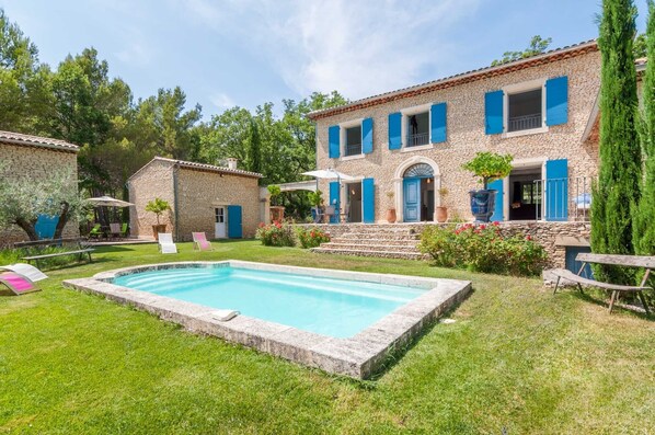 Outdoor pool, a heated pool - Beautiful stone property with view and heated pool, 6 km from Gordes (Murs)
