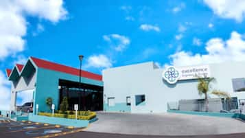 Vista frontal de la propiedad