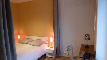 1 chambre, fer et planche Ă repasser, Wi-Fi gratuit, draps fournis