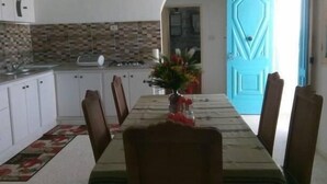 Deluxe Apartment | In-room dining