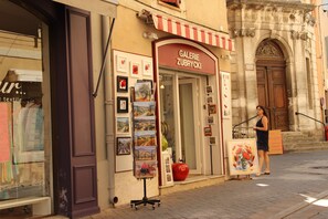 Exterior detail - Gîte les coquelicots for 2 to 4 people in L'Isle sur la Sorgue (L'isle-Sur-La-Sorgue)