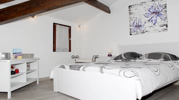 Strykejern/-brett, internettilgang og sengetøy