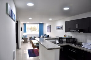 普通套房, 1 間臥室 | 私人廚房 | 咖啡機/沖茶器、餐桌