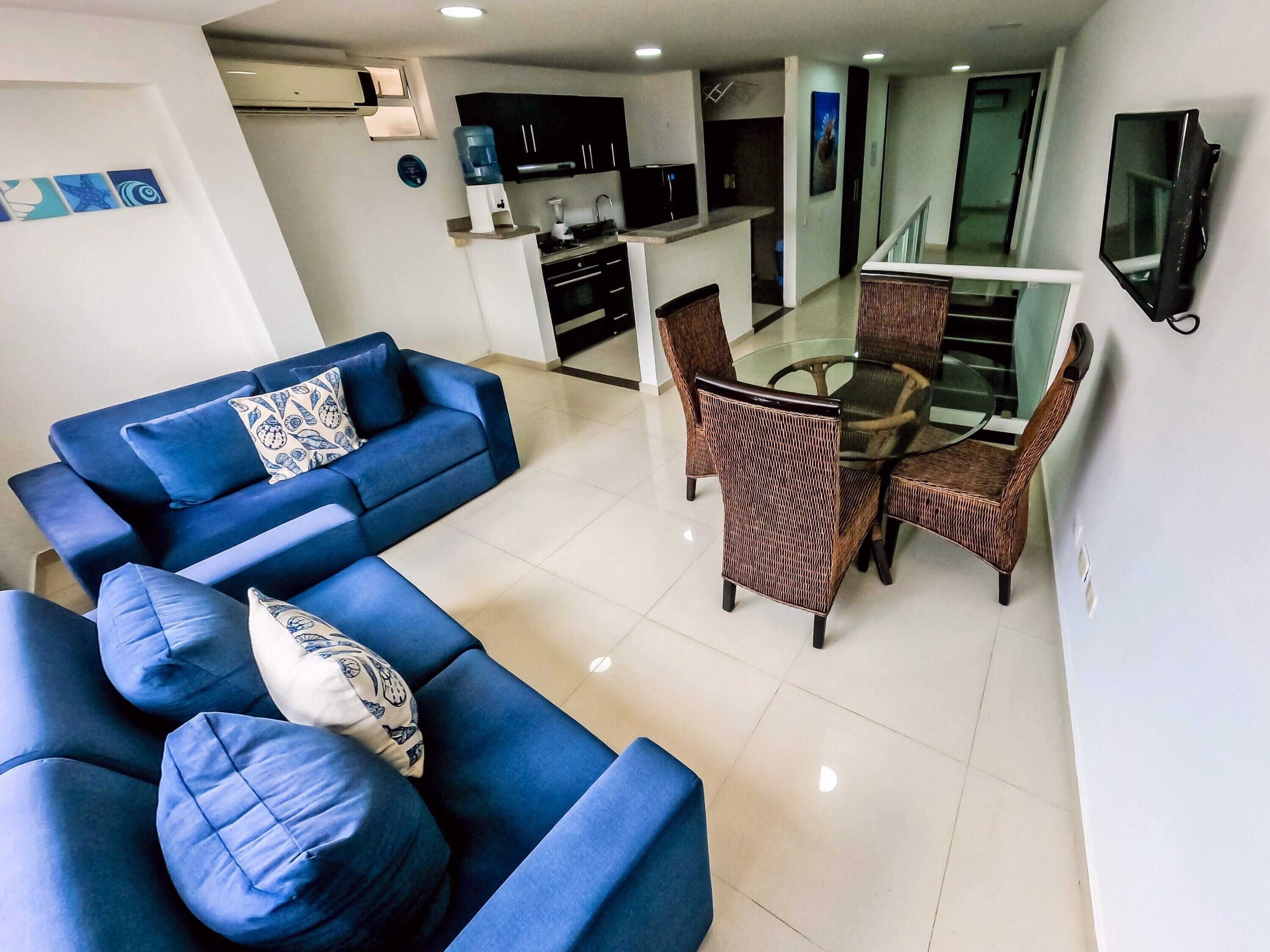 Suite, 1 habitación (Mini) | Zona de estar | Televisión LED de 32 pulgadas con canales por cable, una televisión