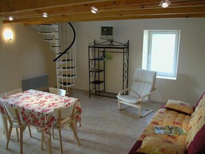 تلفزيون، تنس طاولة، كُتُب