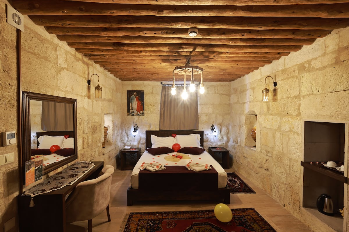 Deluxe Double Room (Hezen Stone) | Living area