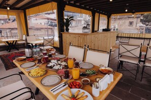 Free daily local cuisine breakfast  - Tafana Cave & Stone Lodge (Ürgüp)